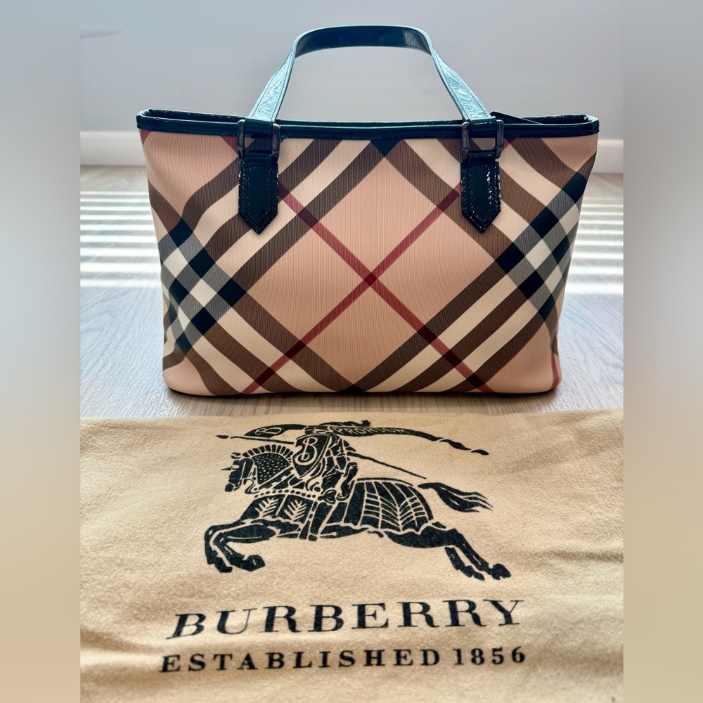 ** Authentic ** Burberry Beige Checkered Women's Bag